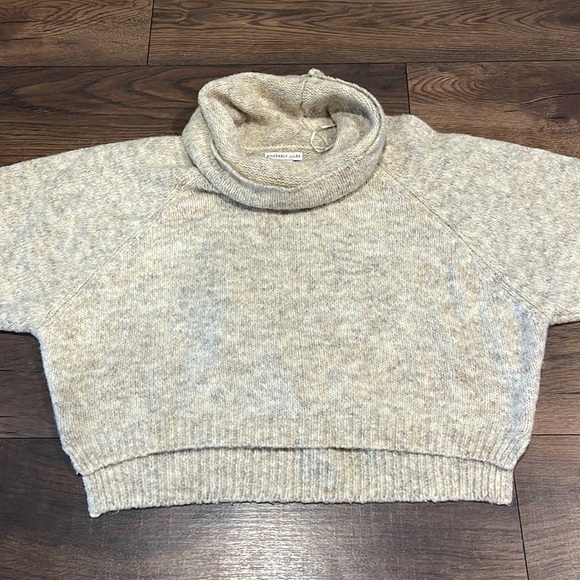 Sincerely Jules wool cropped cowl neck sweater size large - Picture 2 of 7